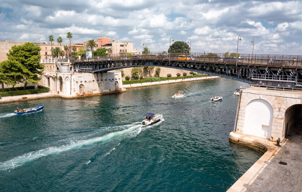 Apertura del Ponte Girevole per manutenzione e transito militare