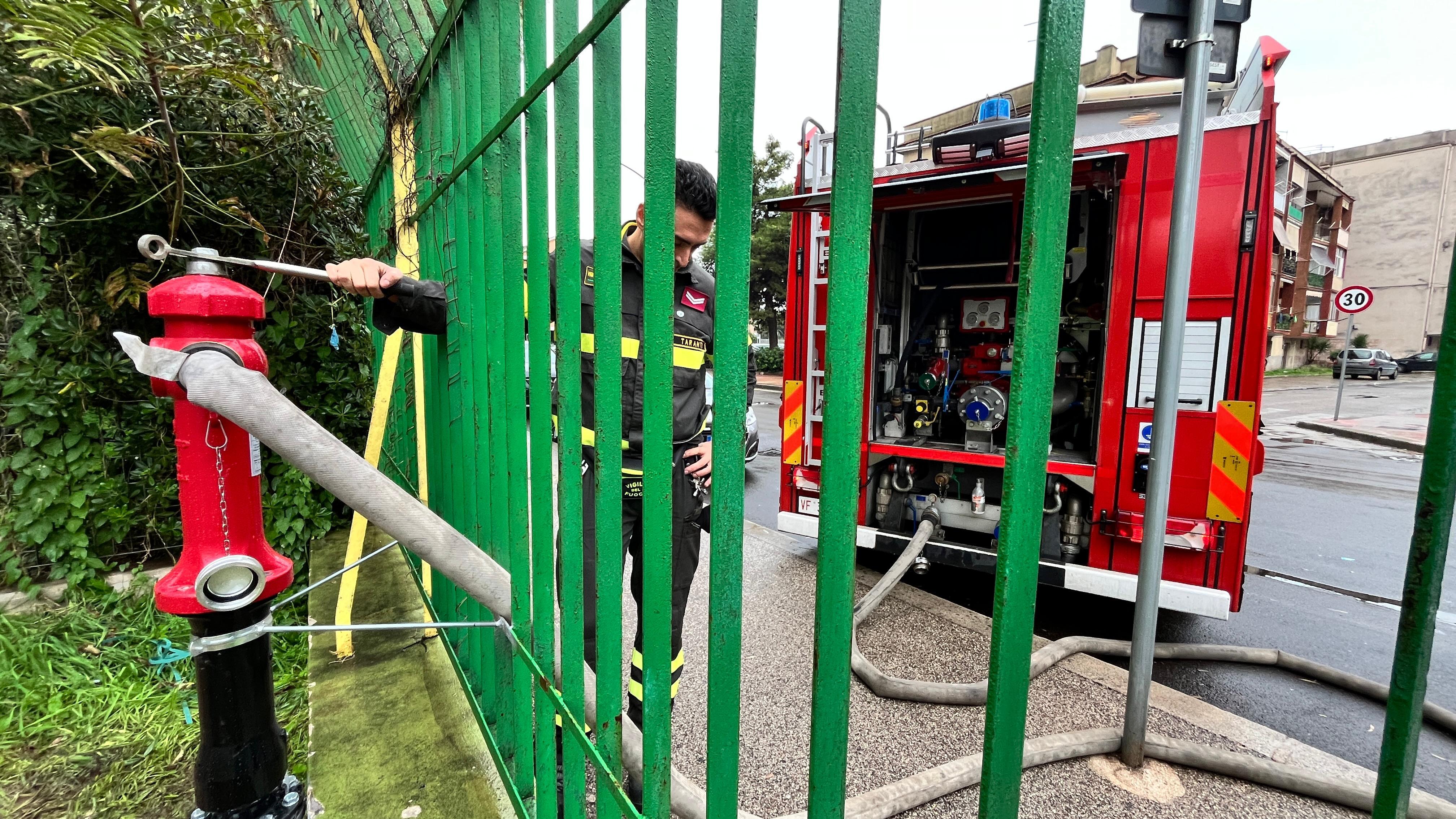 Lotta agli incendi, installato idrante al "Quartiere Tamburi"